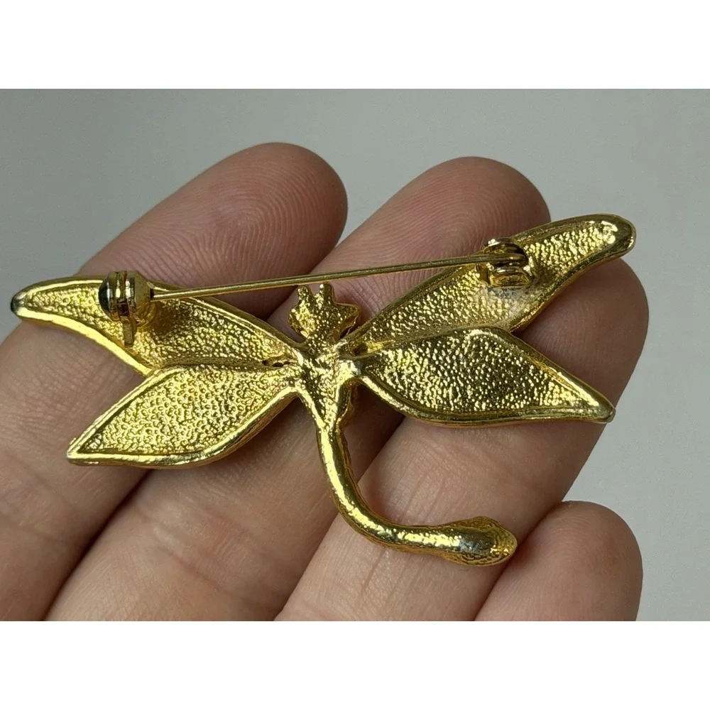 Dragonfly brooch pin